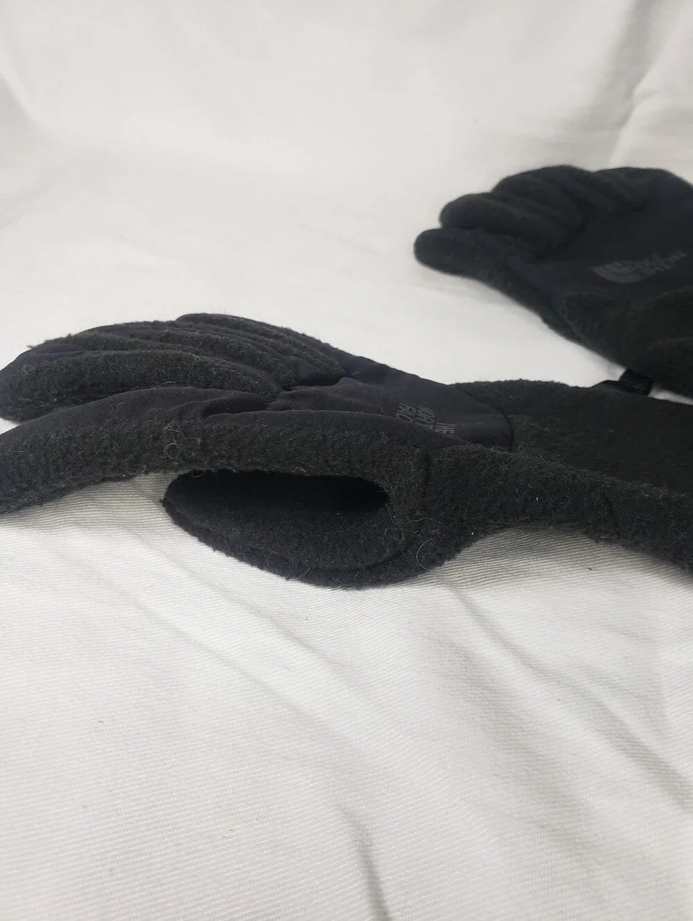 The North Face Youth Medium Black Denali Etip Fleece Winter Gloves Boys Girls